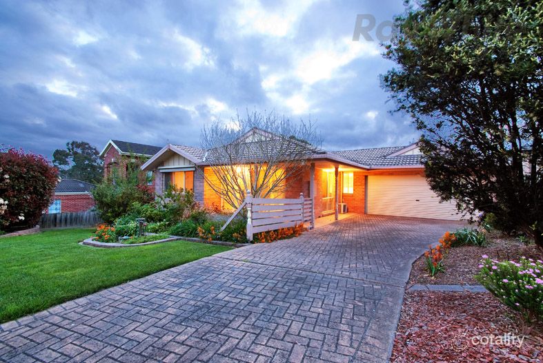 15 Malinda Way, Croydon South, VIC 3136