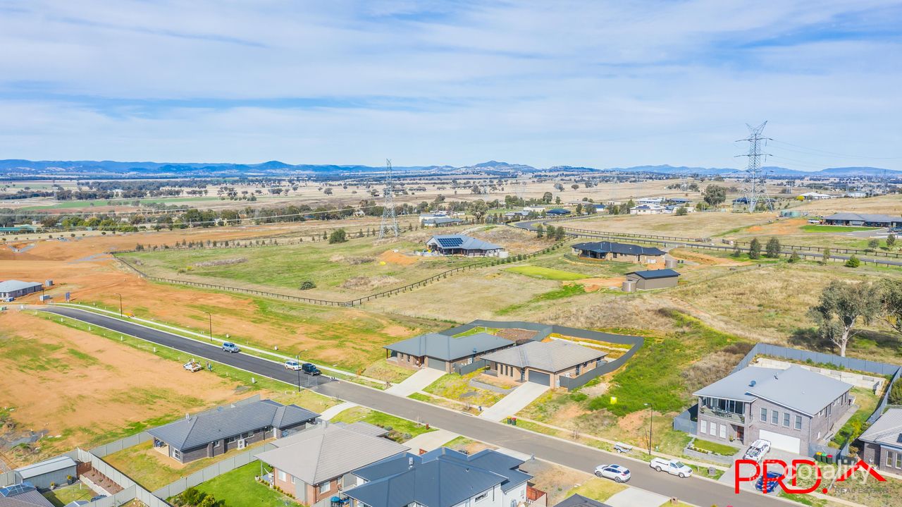 18 Currawong Dr, Calala, NSW 2340