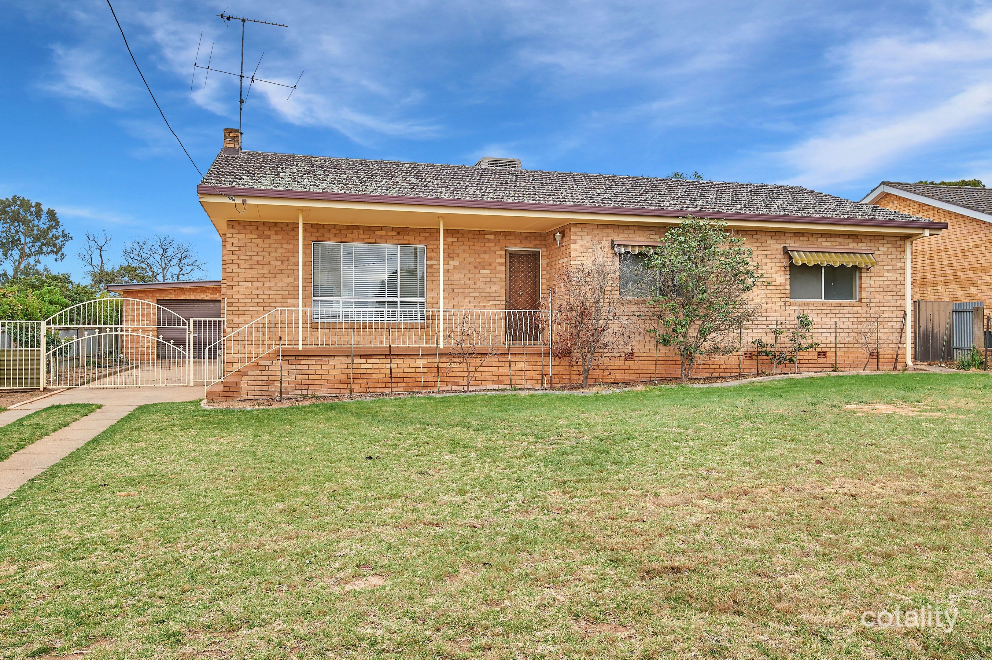 4 Cross St, Junee, NSW 2663