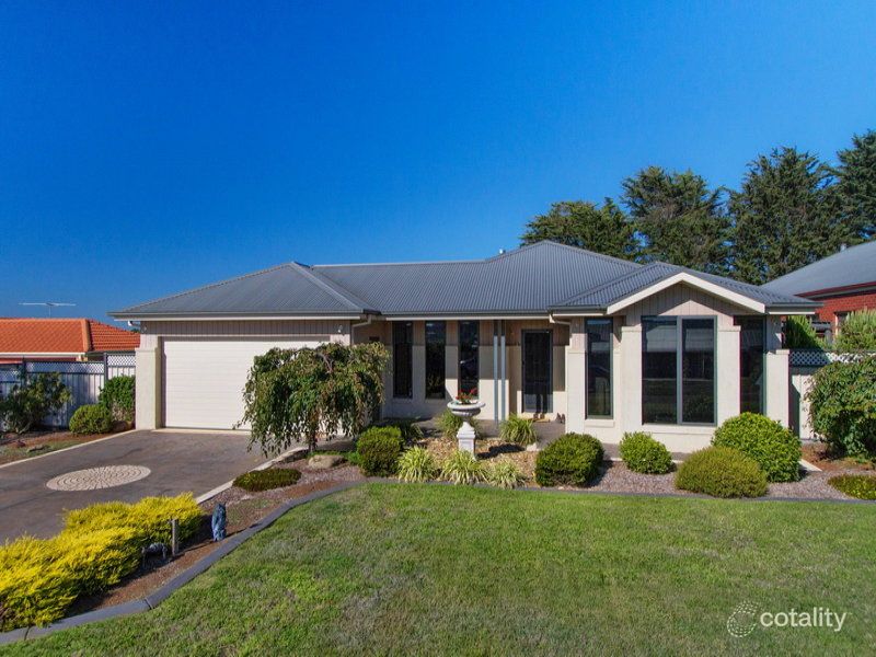 8 Francis Cl, Romsey, VIC 3434