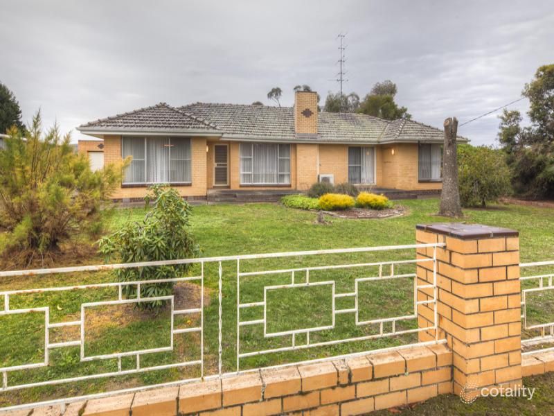 32 Cummins Rd, Mount Rowan, VIC 3352