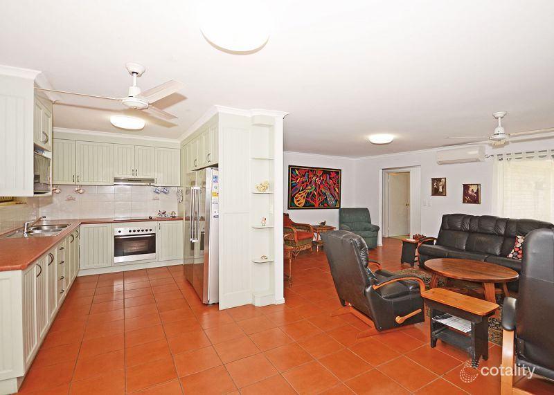 1 Merrilyn Ct, Urangan, QLD 4655