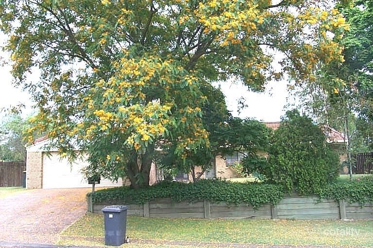 3 Parasol St, Bellbowrie, QLD 4070