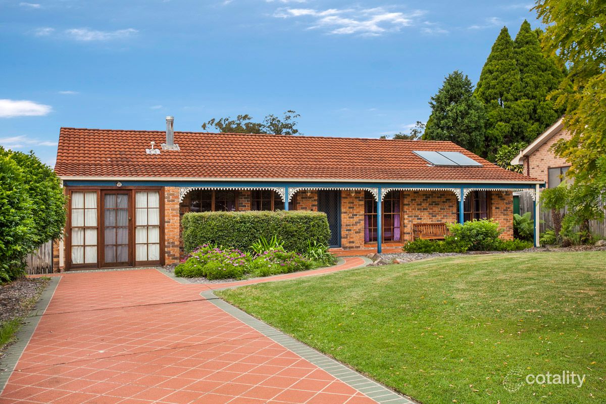 8 Prior Cl, Illawong, NSW 2234