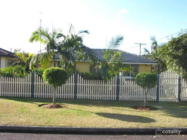 1 Lucas Cres, Berkeley Vale, NSW 2261