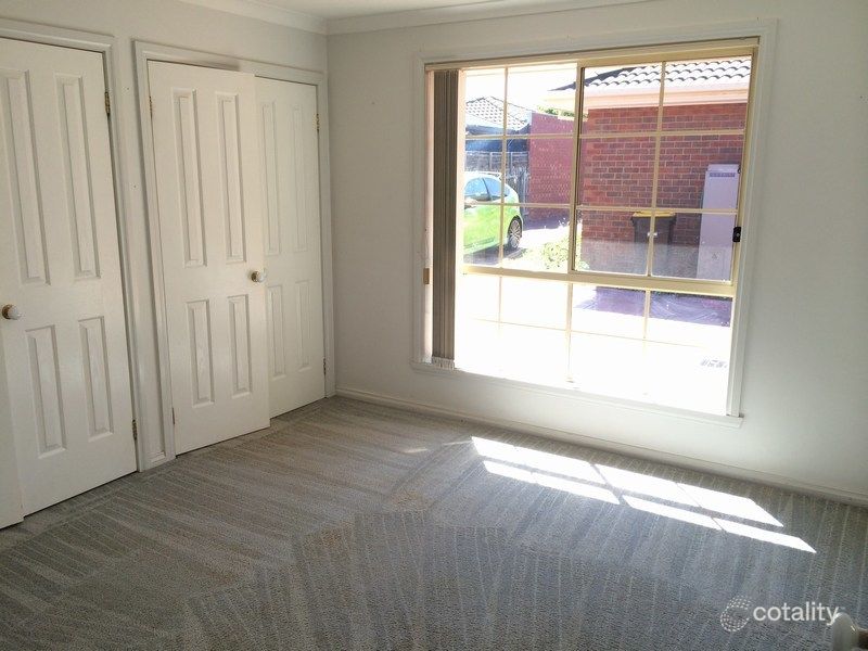 2/55 Catherine Dr, Hillside, VIC 3037