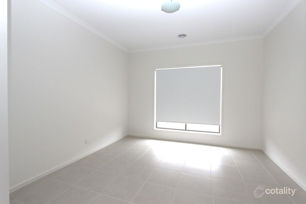 15 Tangerine Rd, Manor Lakes, VIC 3024