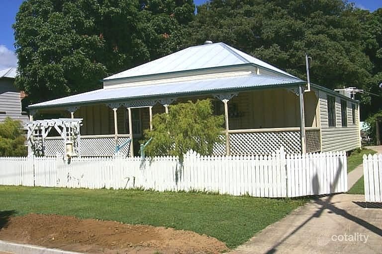 32 Clarendon St, Hyde Park, QLD 4812