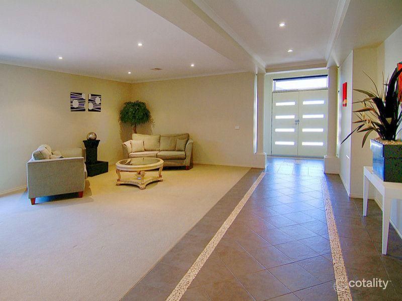 38 Heysen Pkwy, Caroline Springs, VIC 3023