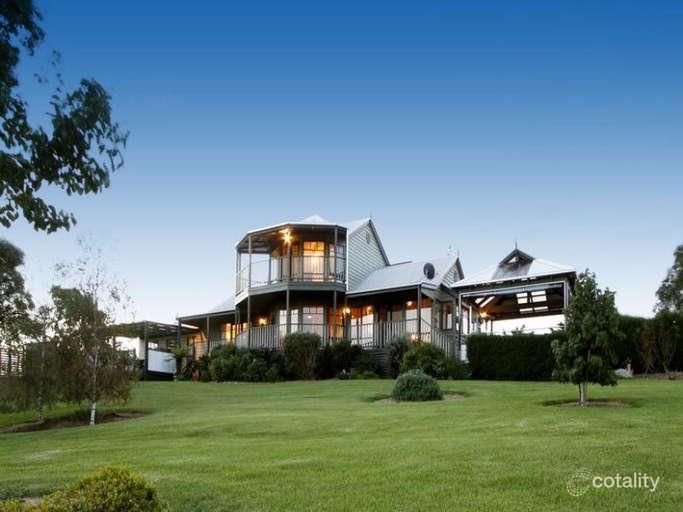 8 Ocean View Ct, Seaspray, VIC 3851