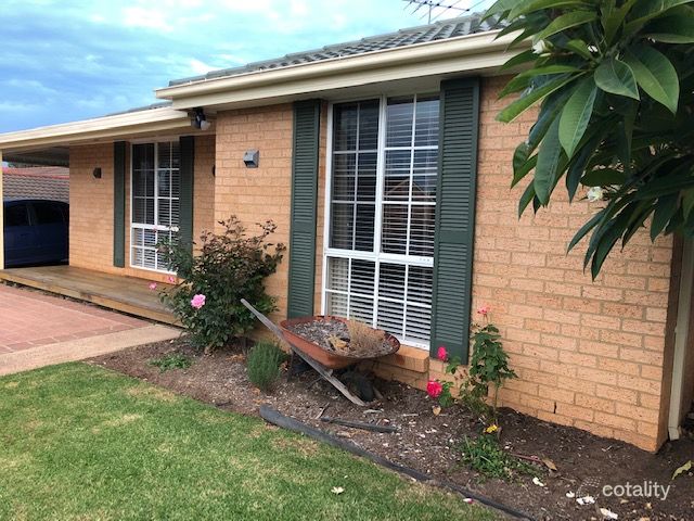 84 Donalbain Cct, Rosemeadow, NSW 2560