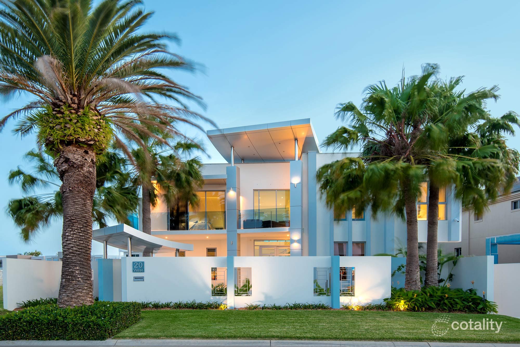 20 Knightsbridge Pde W, Paradise Point, QLD 4216