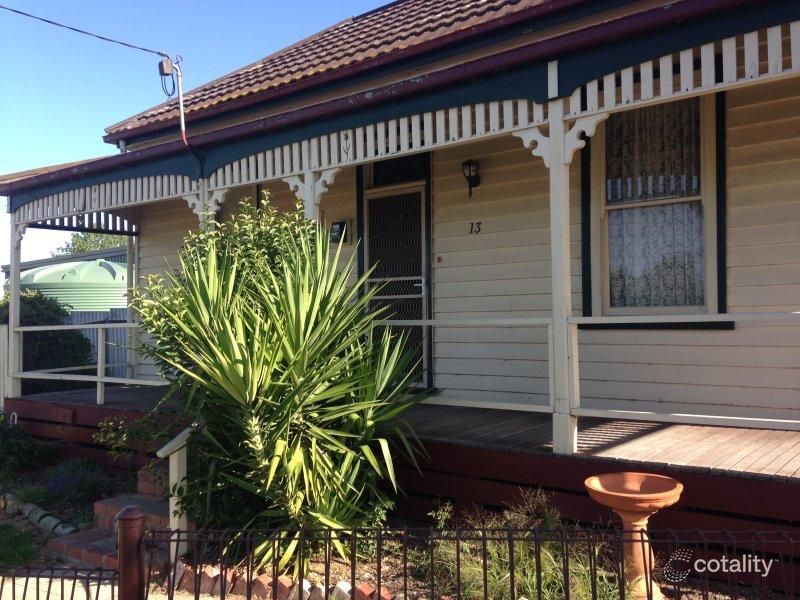 13 Gordon Cres, Seymour, VIC 3660