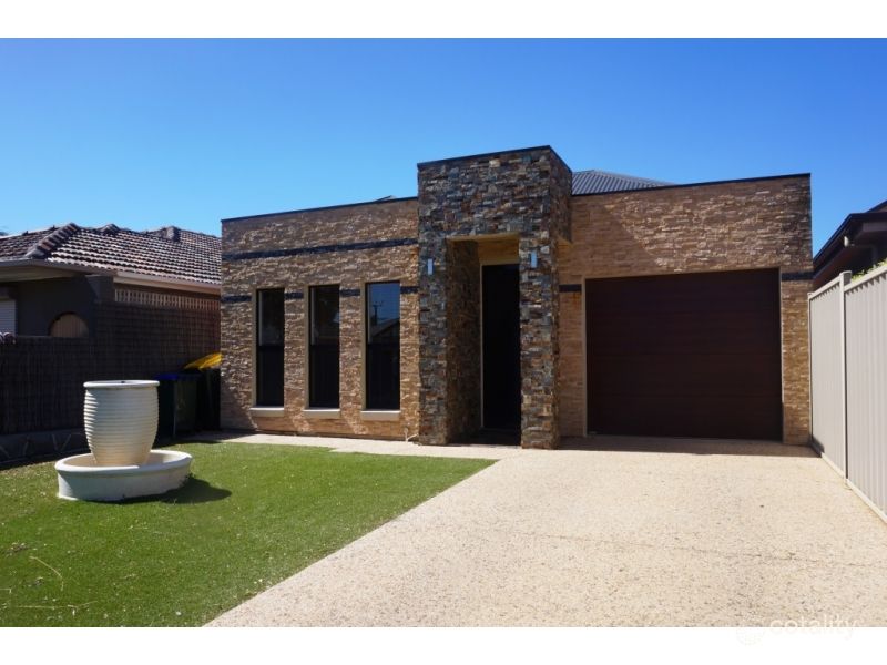 15 Poole Ave, Woodville South, SA 5011