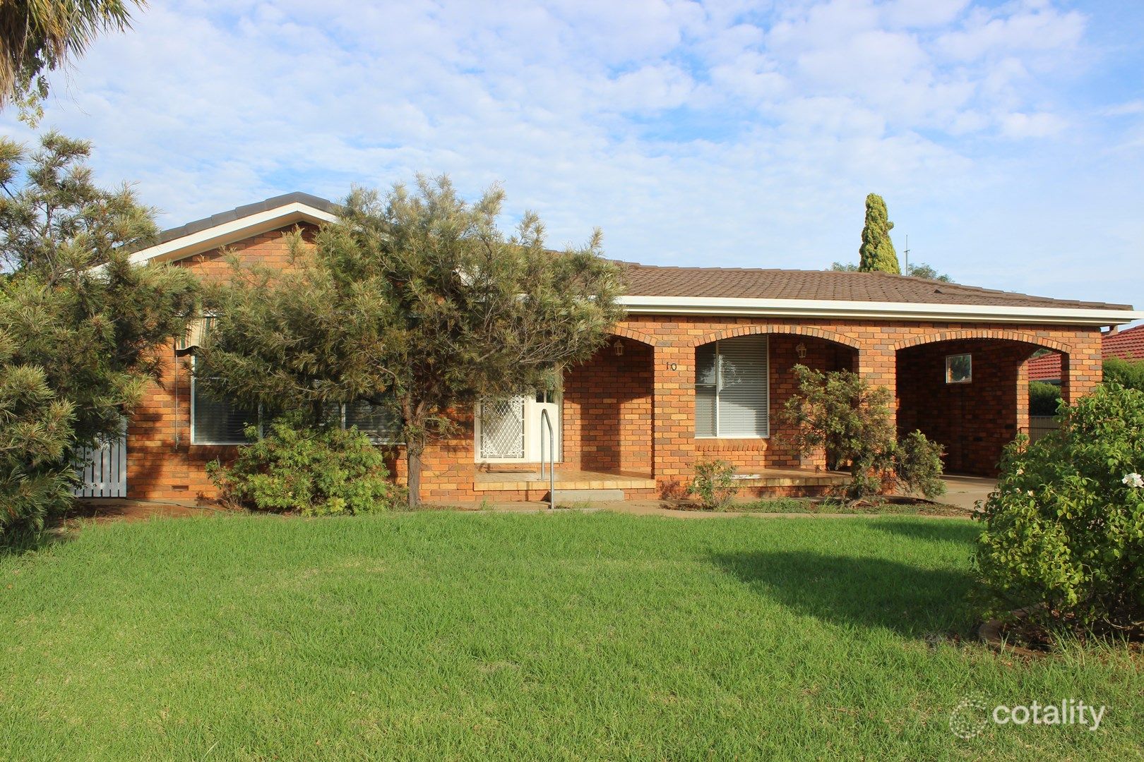 10 Skidmore St, Temora, NSW 2666