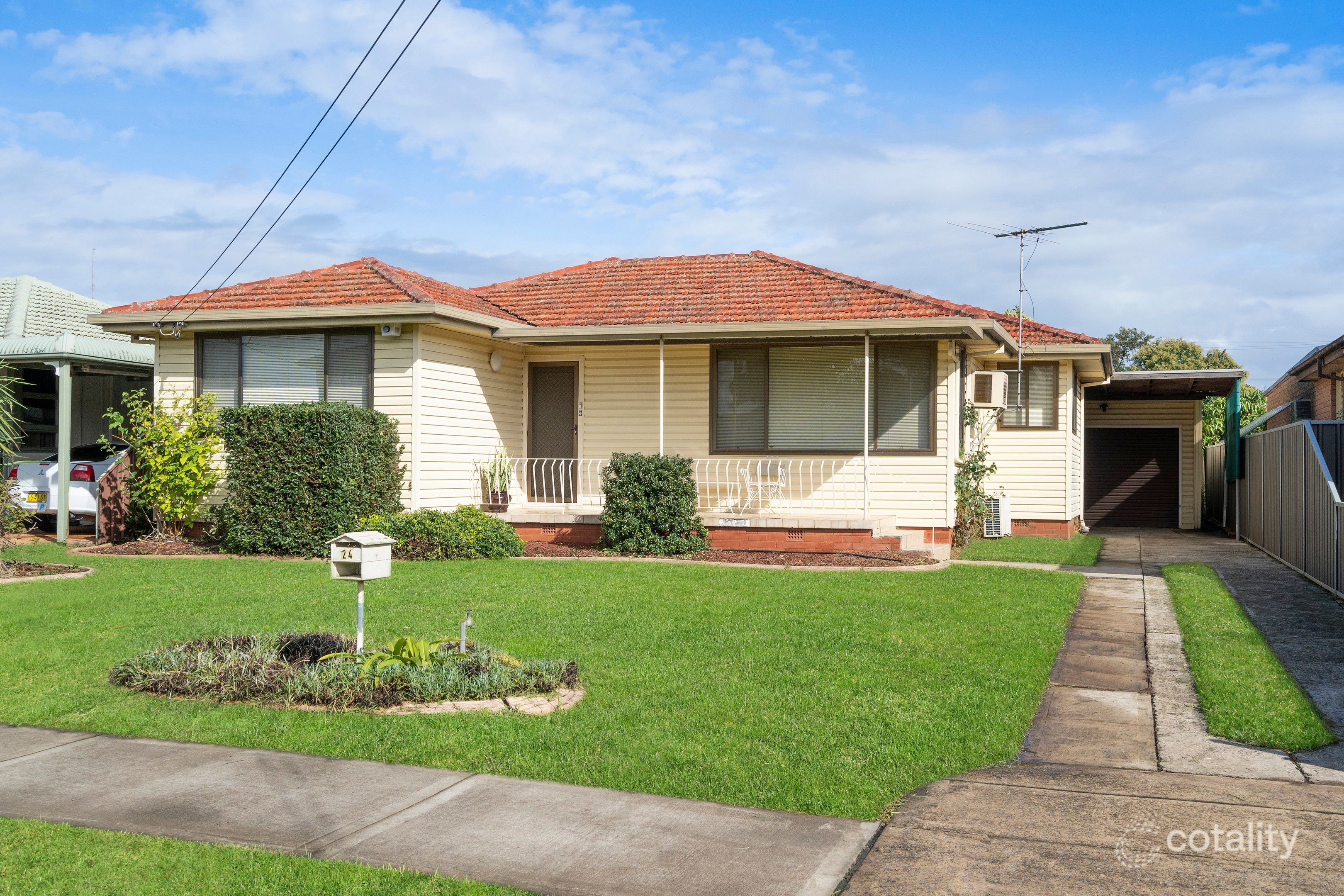 24 Weir Cres, Lurnea, NSW 2170