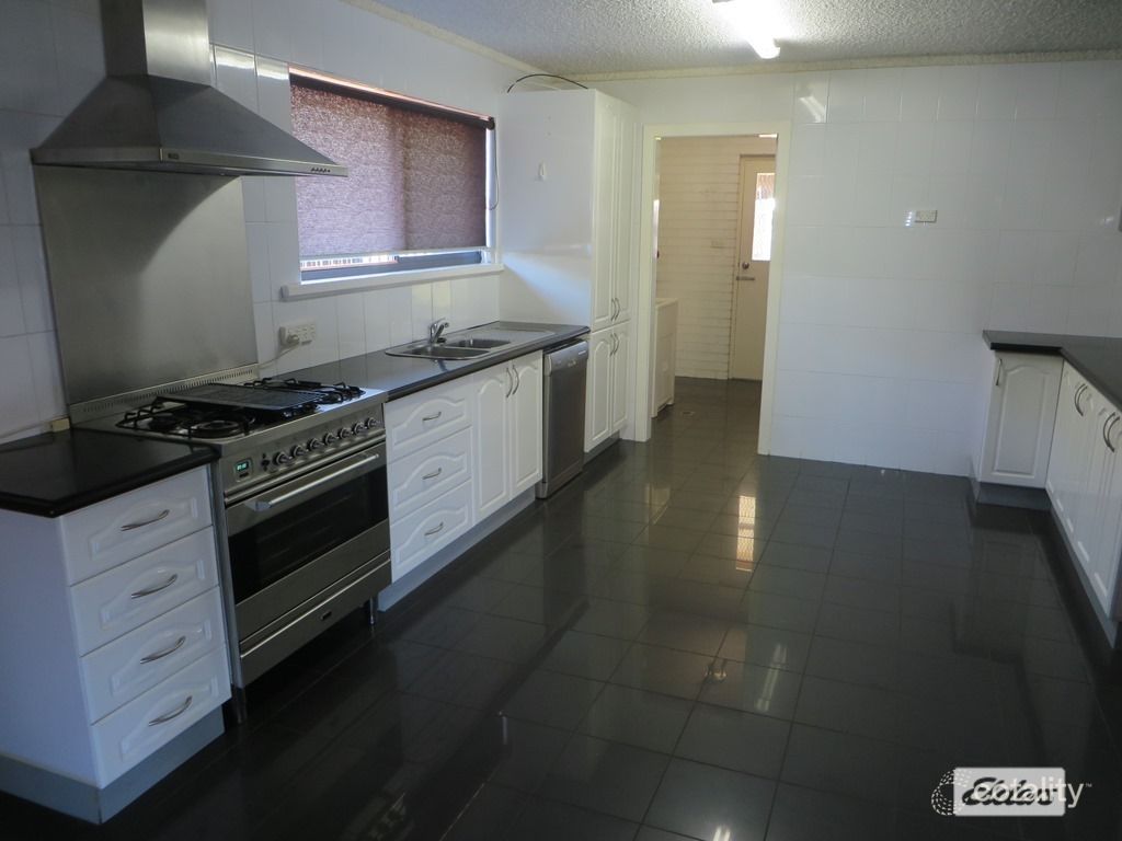 9 Yarran St, Hanwood, NSW 2680