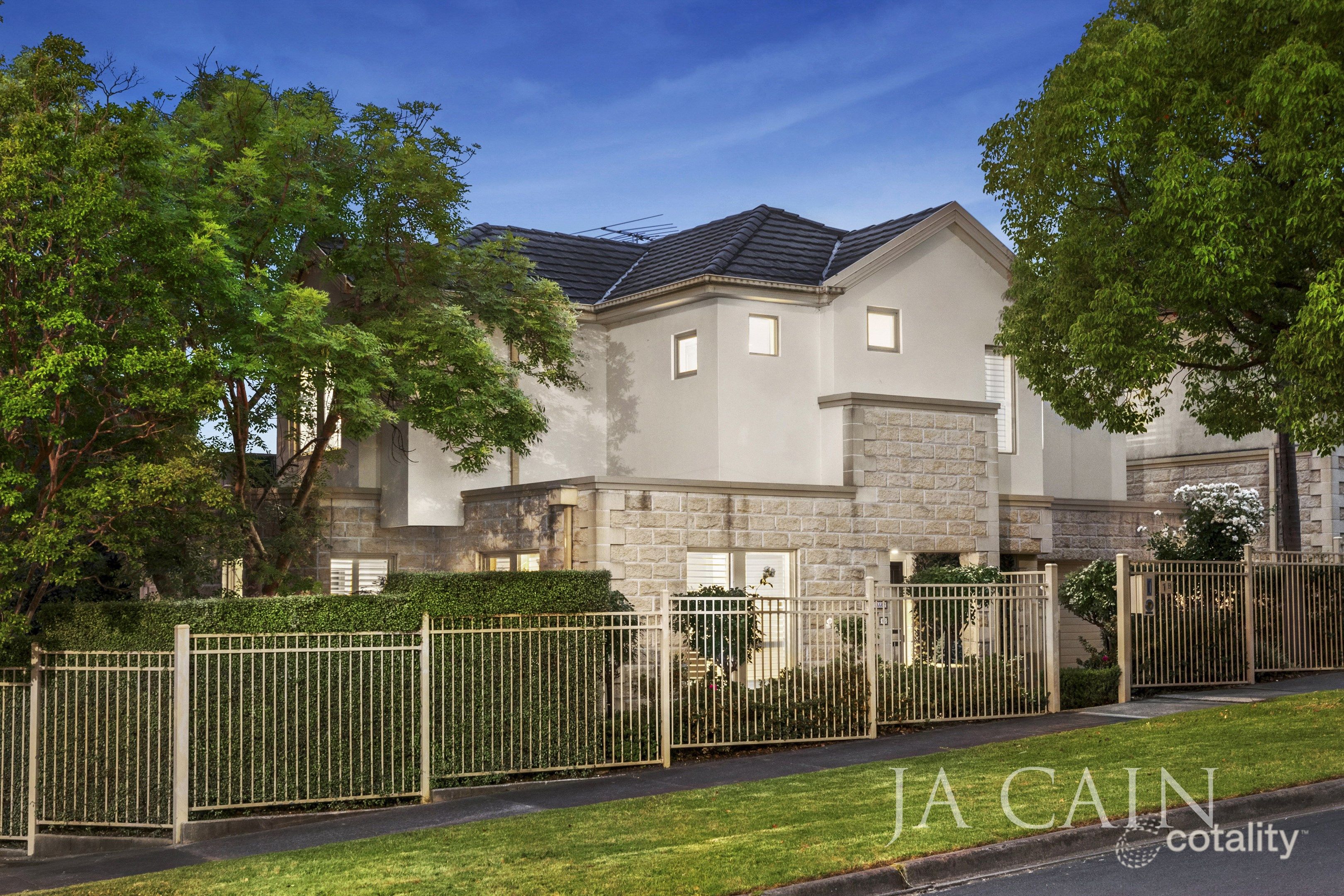 1b Scottsdale St, Surrey Hills, VIC 3127