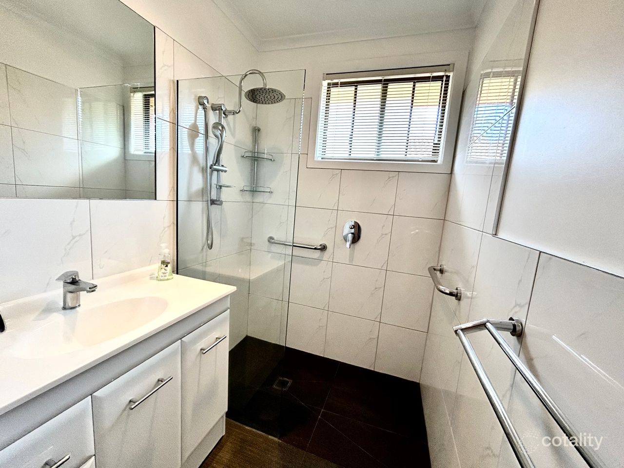 2/7 Avon St, Parklands, TAS 7320