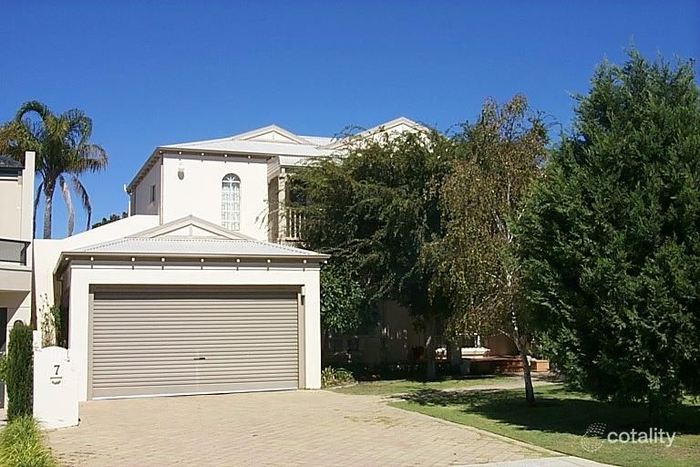 7 Flanagan Rd, Applecross, WA 6153