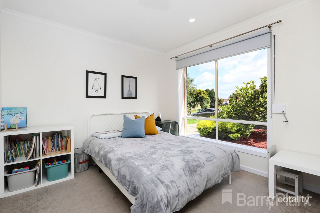 43 Cassinia Cres, Meadow Heights, VIC 3048