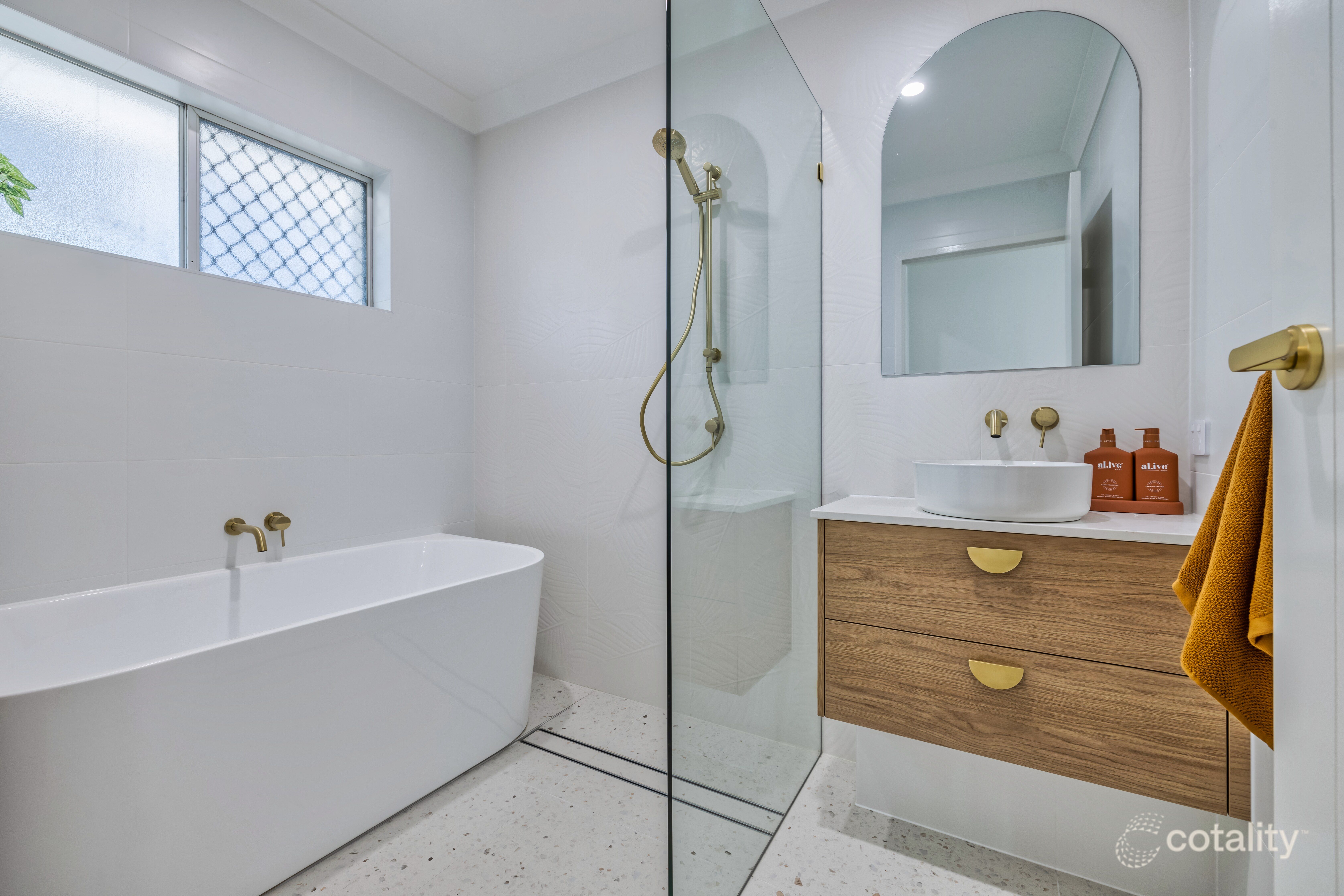 1/65 Bamboo Ave, Benowa, QLD 4217