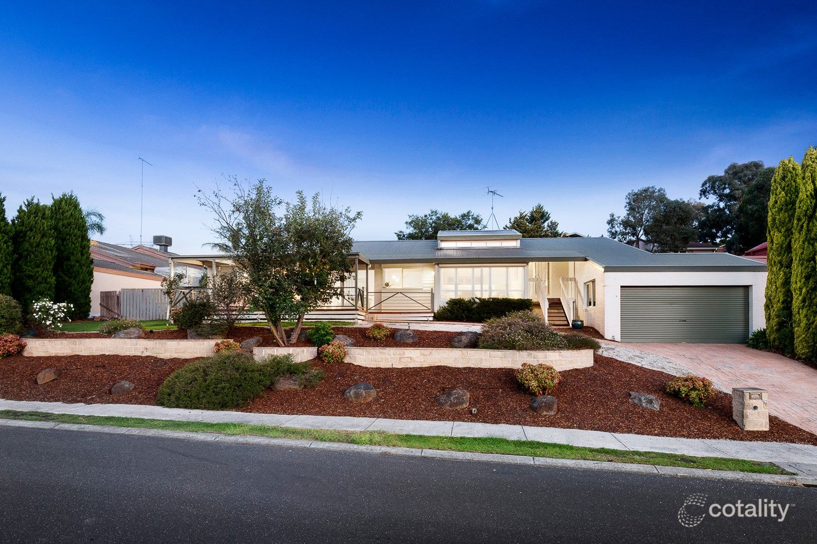 24 Balmoral Cct, Eltham, VIC 3095
