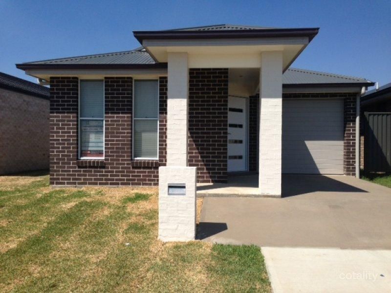 4 Donovan Cct, Ropes Crossing, NSW 2760