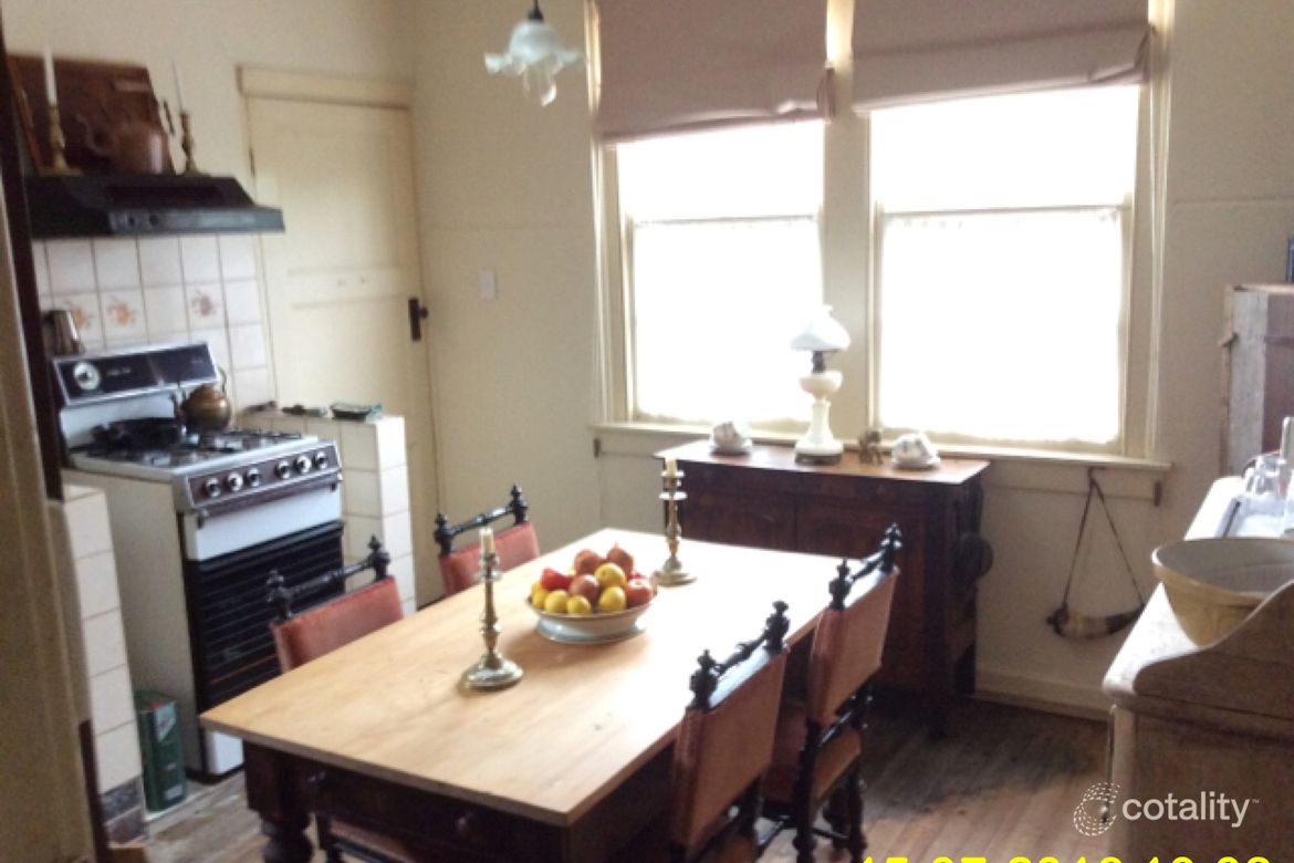 8 Moore Cres, Reservoir, VIC 3073