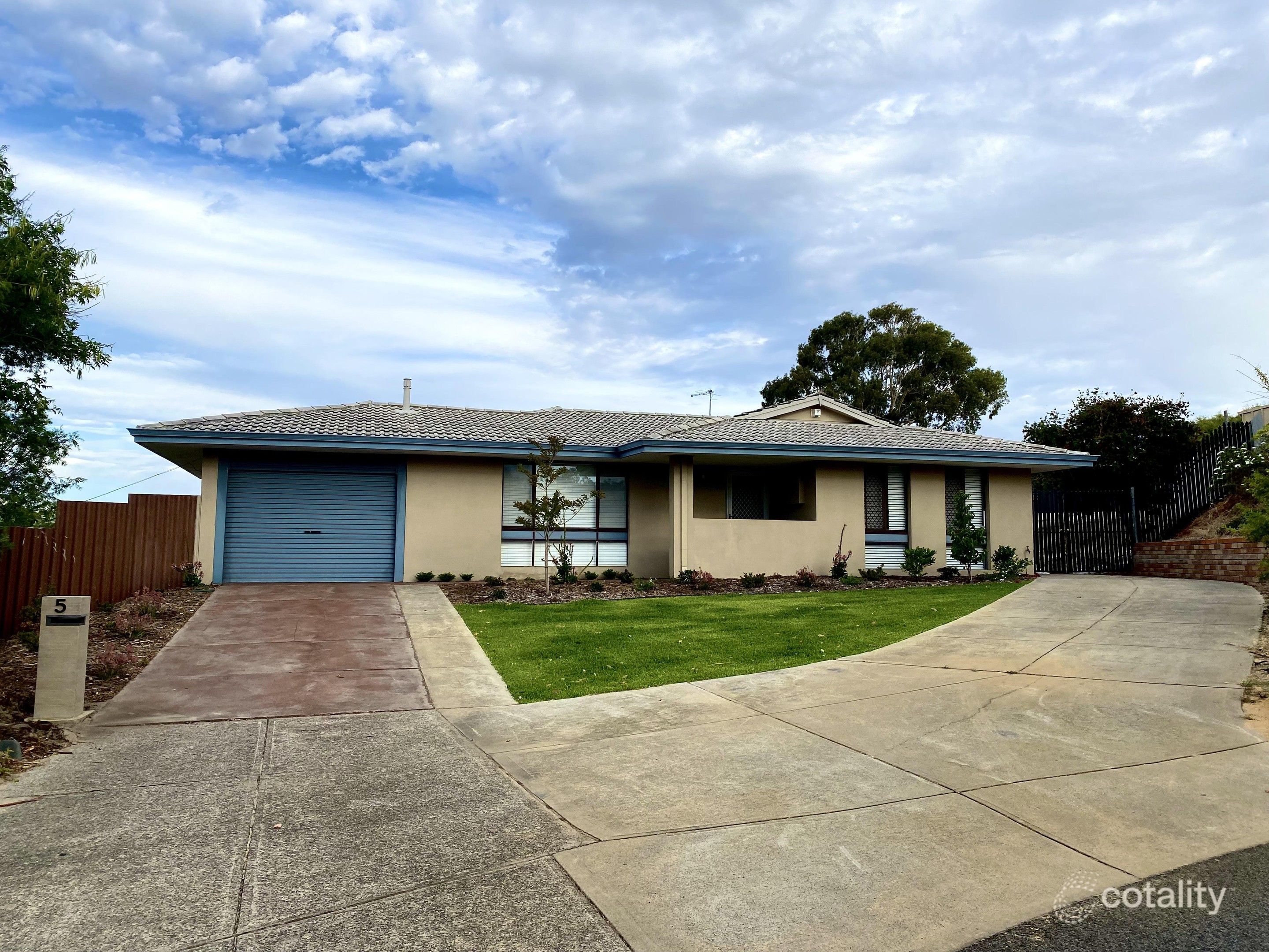 5 Oliver Ct, Kardinya, WA 6163