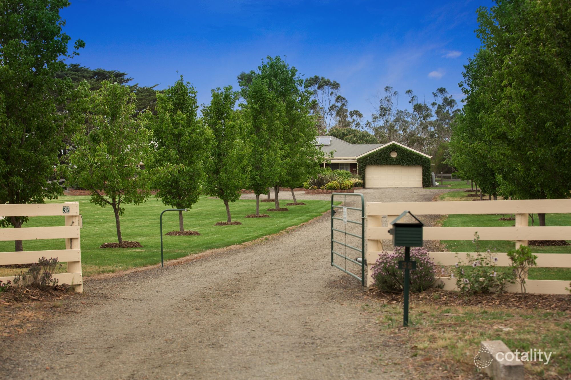 32 Billabong Dr, Monegeetta, VIC 3433