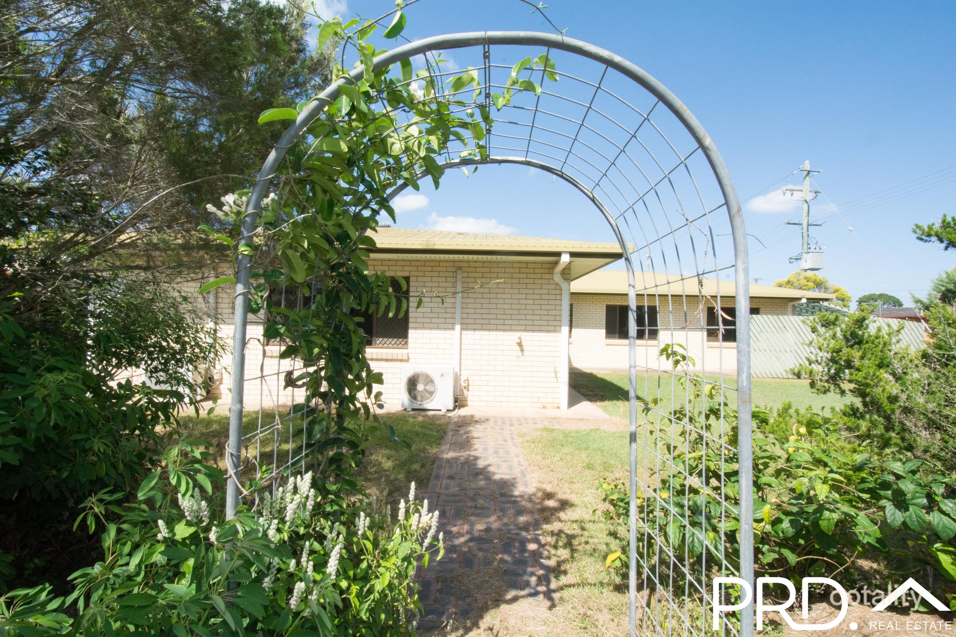 24 Avenell St, Avenell Heights, QLD 4670
