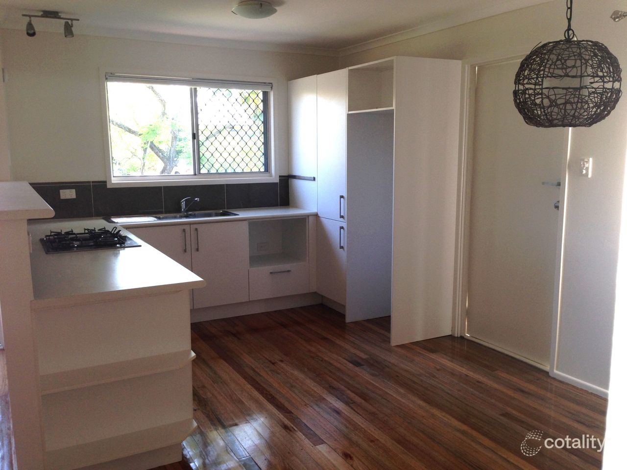 64 Lancelot St, Tennyson, QLD 4105