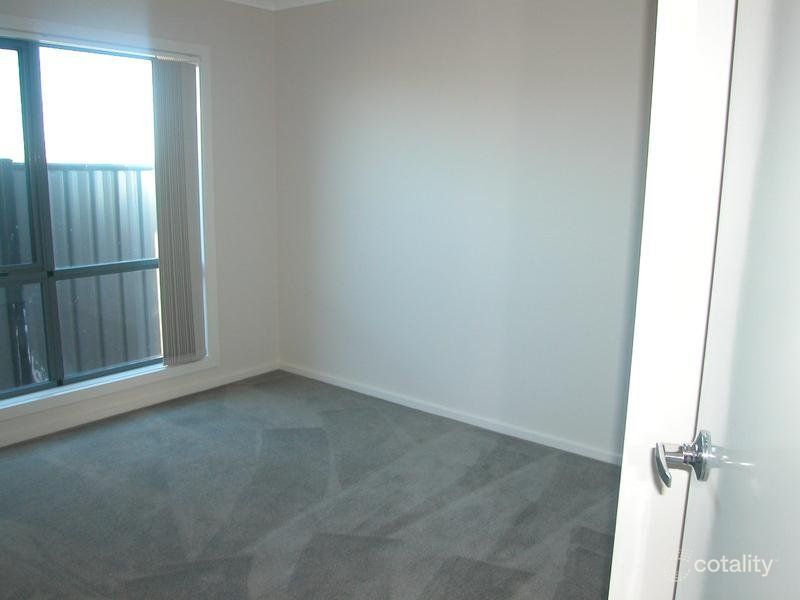 1/10 Raymond George Pl, Lara, VIC 3212