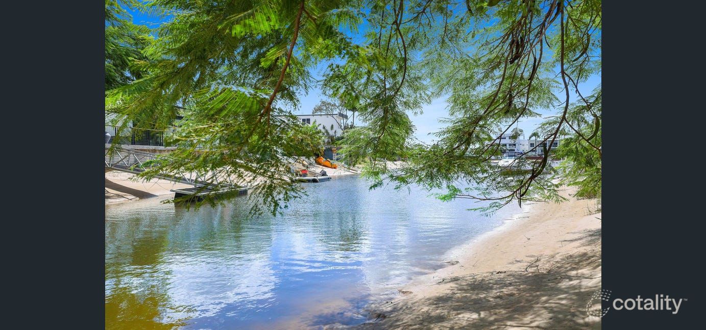 1 Crest View Key, Broadbeach Waters, QLD 4218