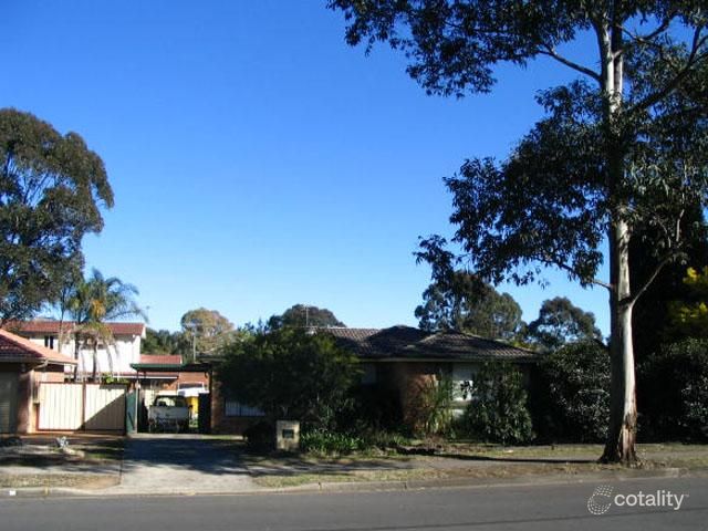 210 Banks Dr, St Clair, NSW 2759