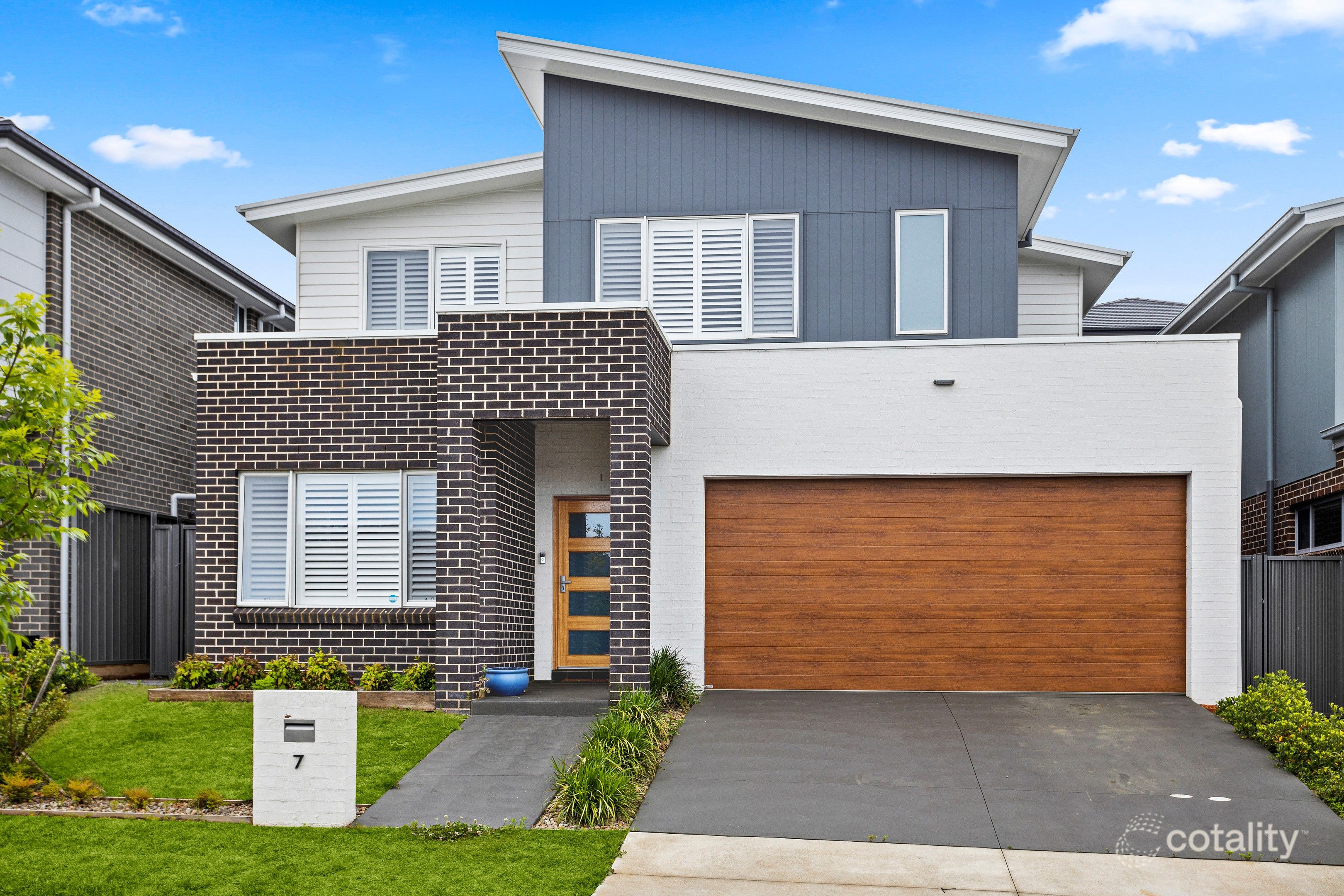 7 Mcnevin Cl, Calderwood, NSW 2527