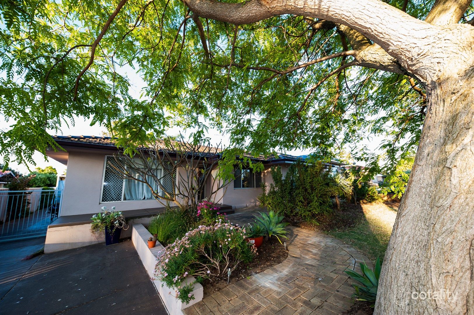 10 Hanlon St, Hamilton Hill, WA 6163