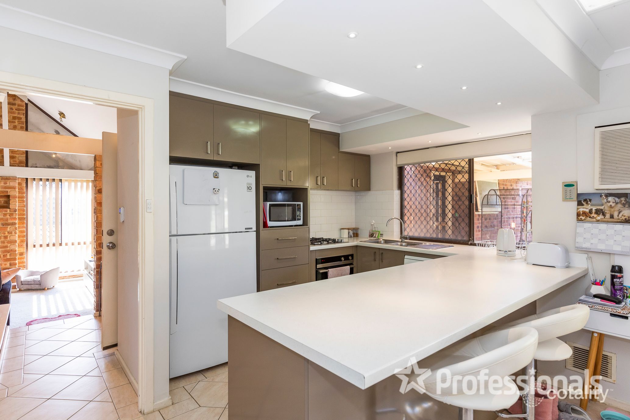 4 Shaftesbury Ave, Alexander Heights, WA 6064