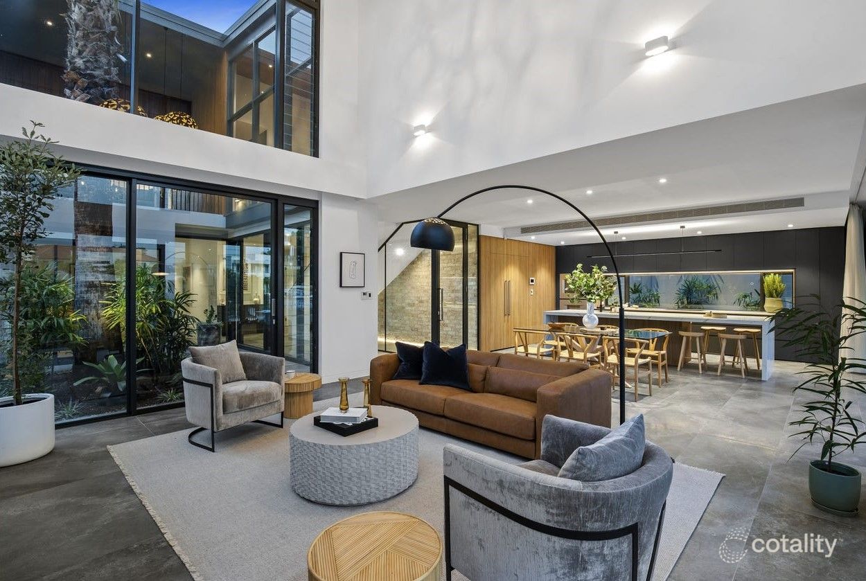 12a Freyburg St, Bundall, QLD 4217