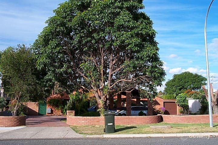 4b Anglesey Dr, Kardinya, WA 6163