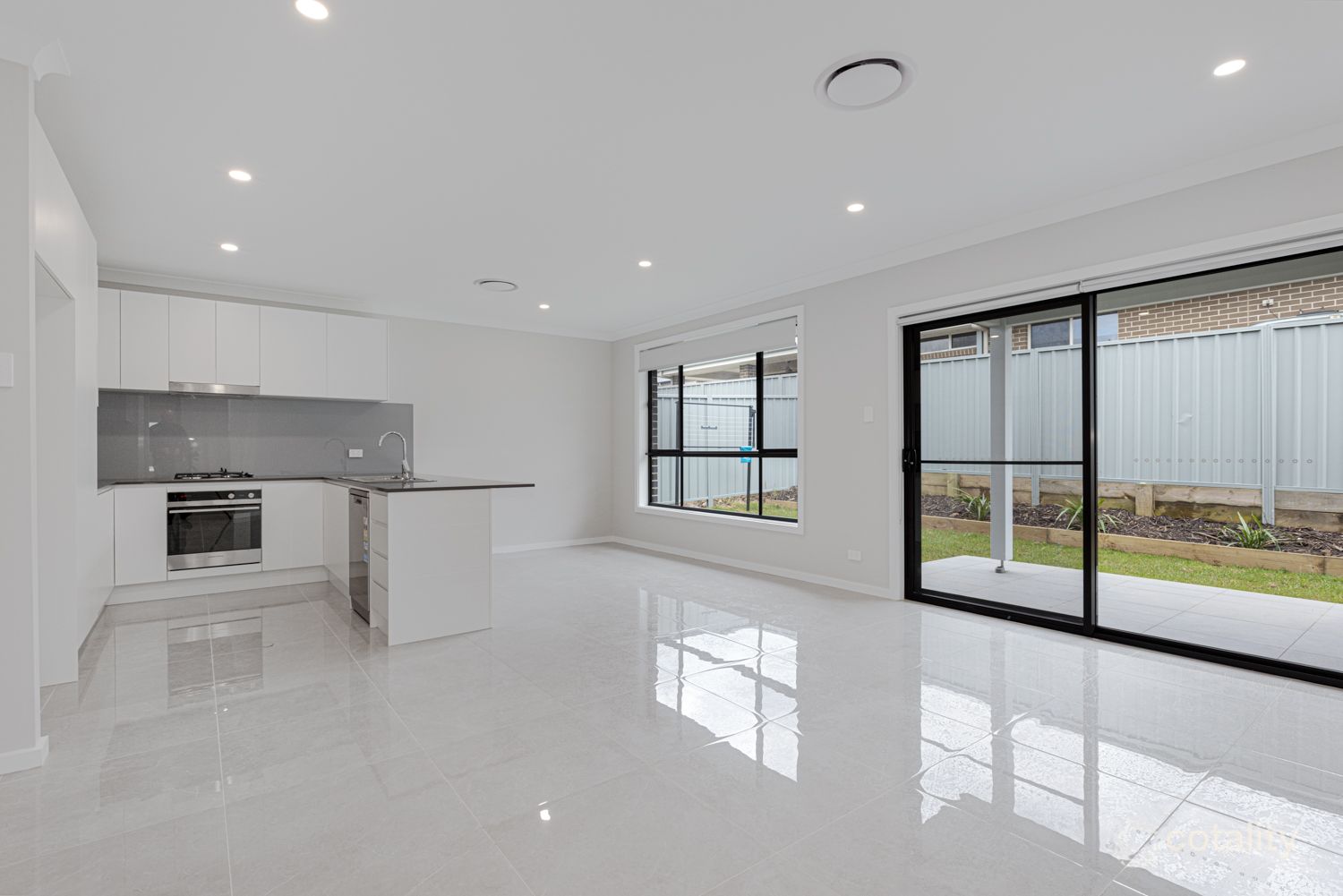 2 Lochdon Dr, Farley, NSW 2320