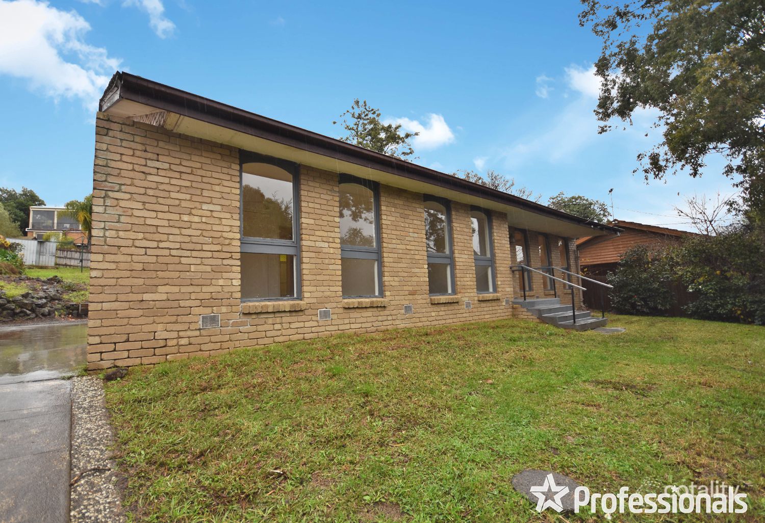 216 Manchester Rd, Mooroolbark, VIC 3138