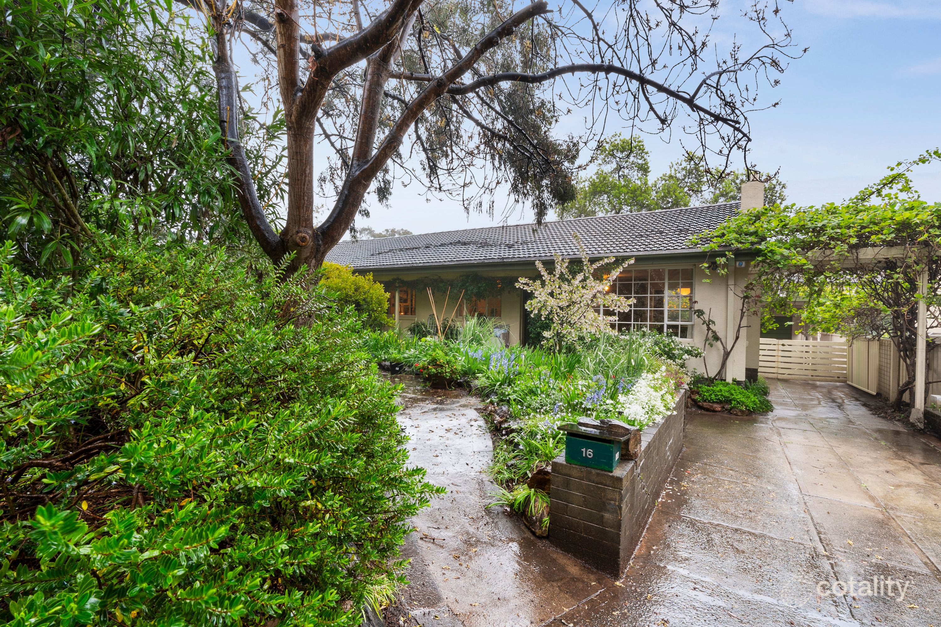 16 Fuller St, Deakin, ACT 2600