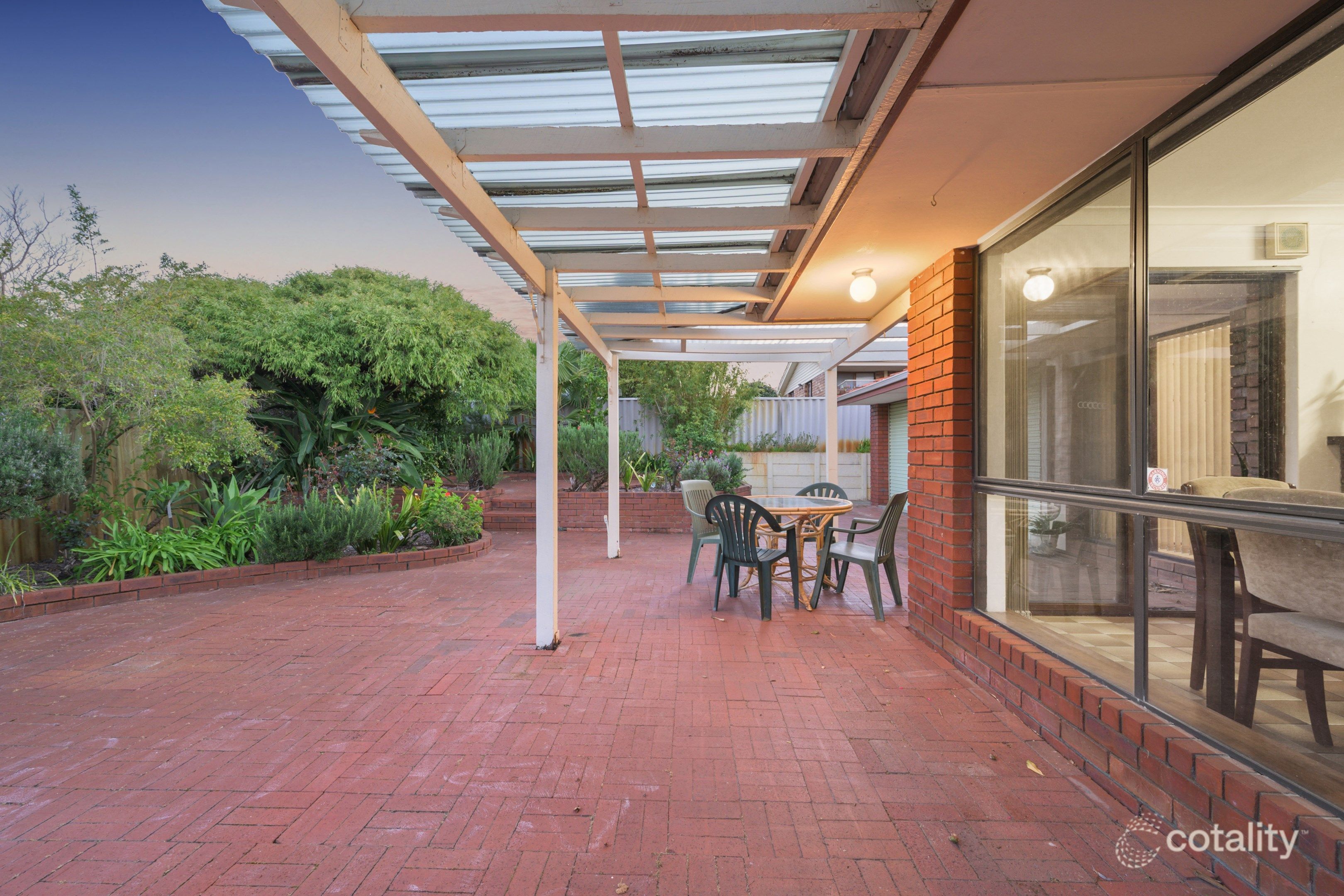 8 Whittaker Cres, Bull Creek, WA 6149