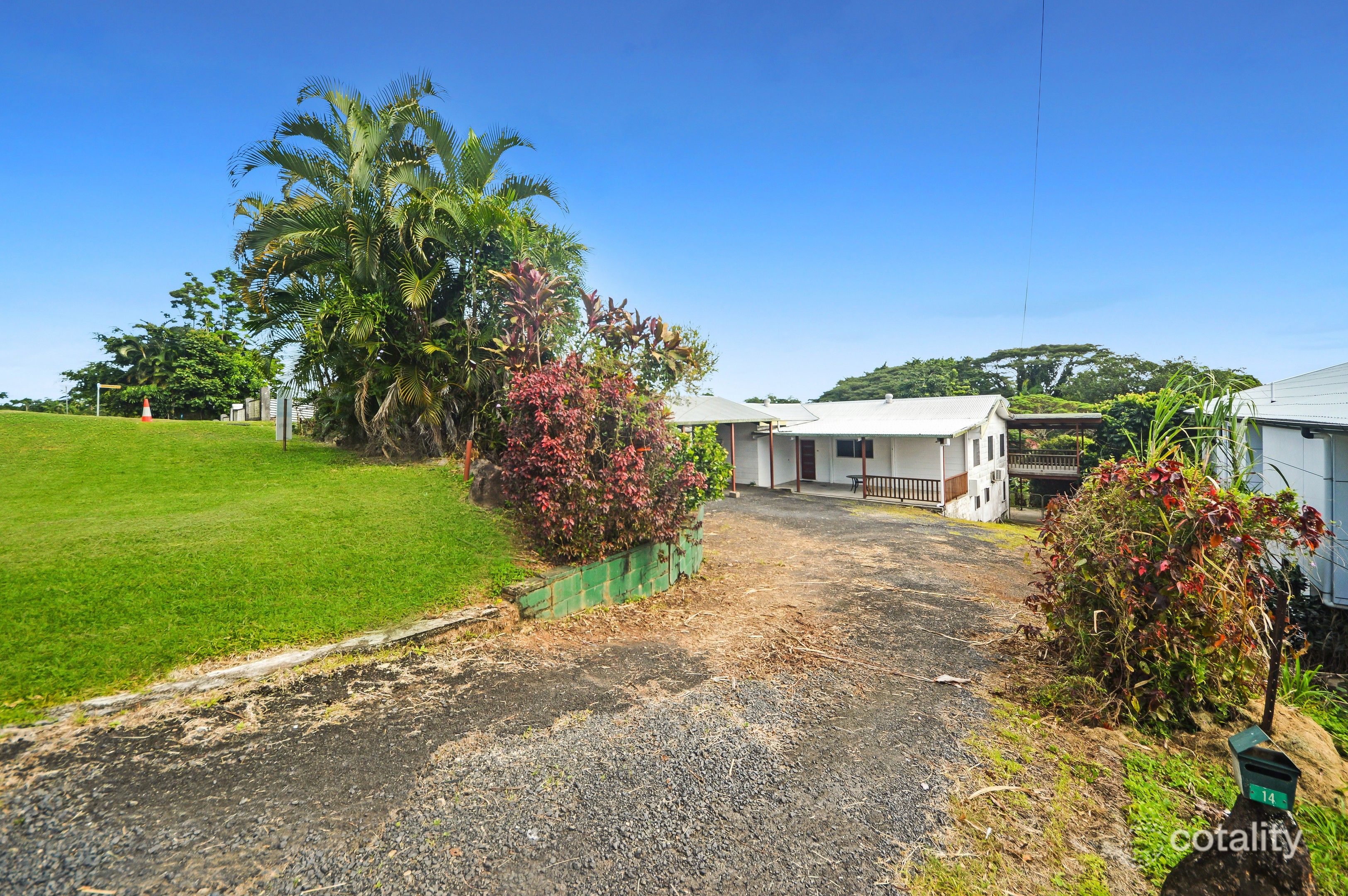 14 Agnes St, East Innisfail, QLD 4860