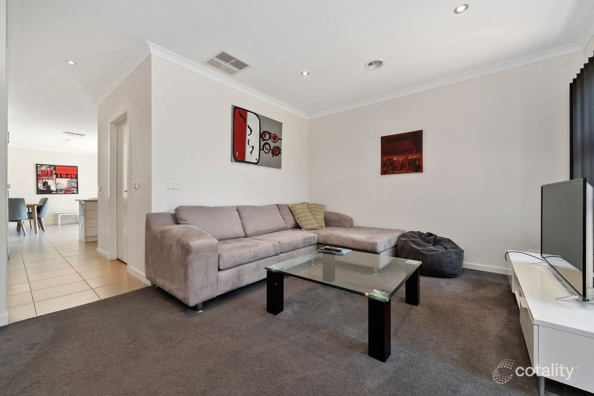 99 Oberon Dr, Carrum Downs, VIC 3201