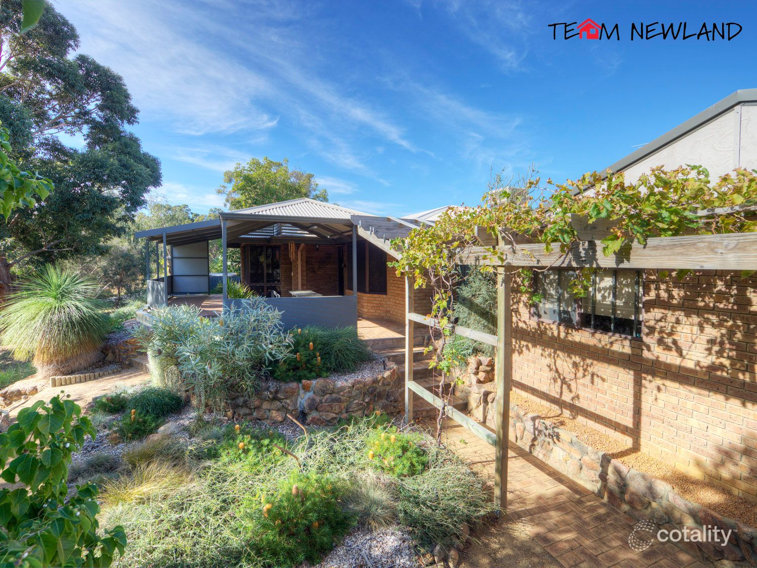 8 Hakea Ct, Forrestfield, WA 6058