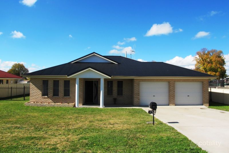 30 Raphael St, Blayney, NSW 2799