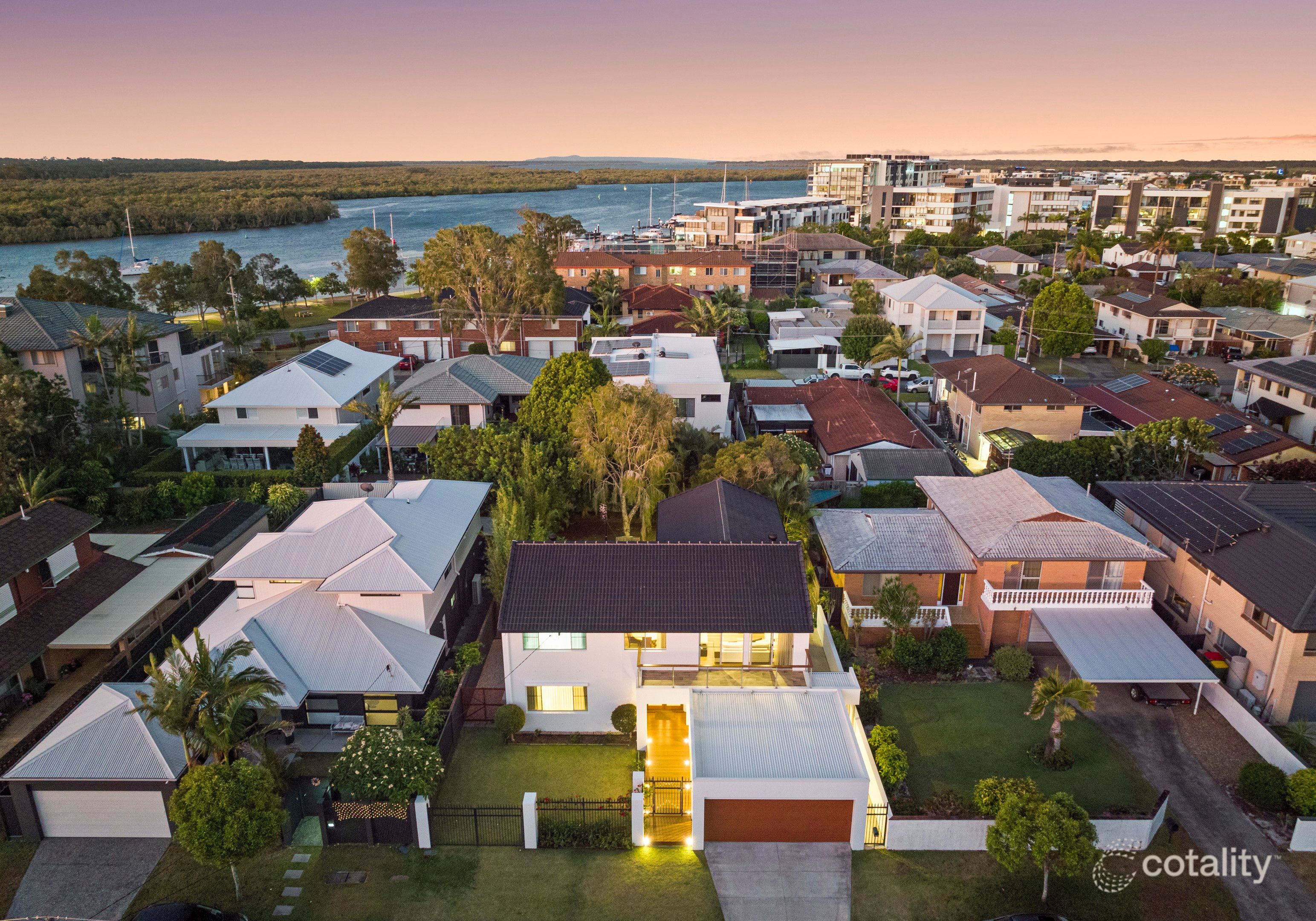 27 Shoveller Ave, Paradise Point, QLD 4216